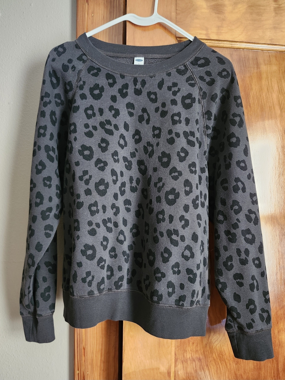 Womens Charcoal Gray Leopard Print Pullover